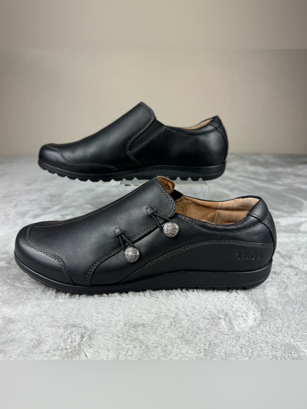 Taos Womens Size 9 Casual Blend black Leather Slip On Shoes
